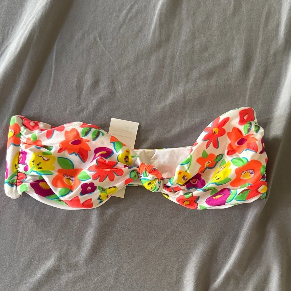 NWT FRANKIES BIKINIS Crescent Shine Bandeau Bikini Top, French Flowers, size M